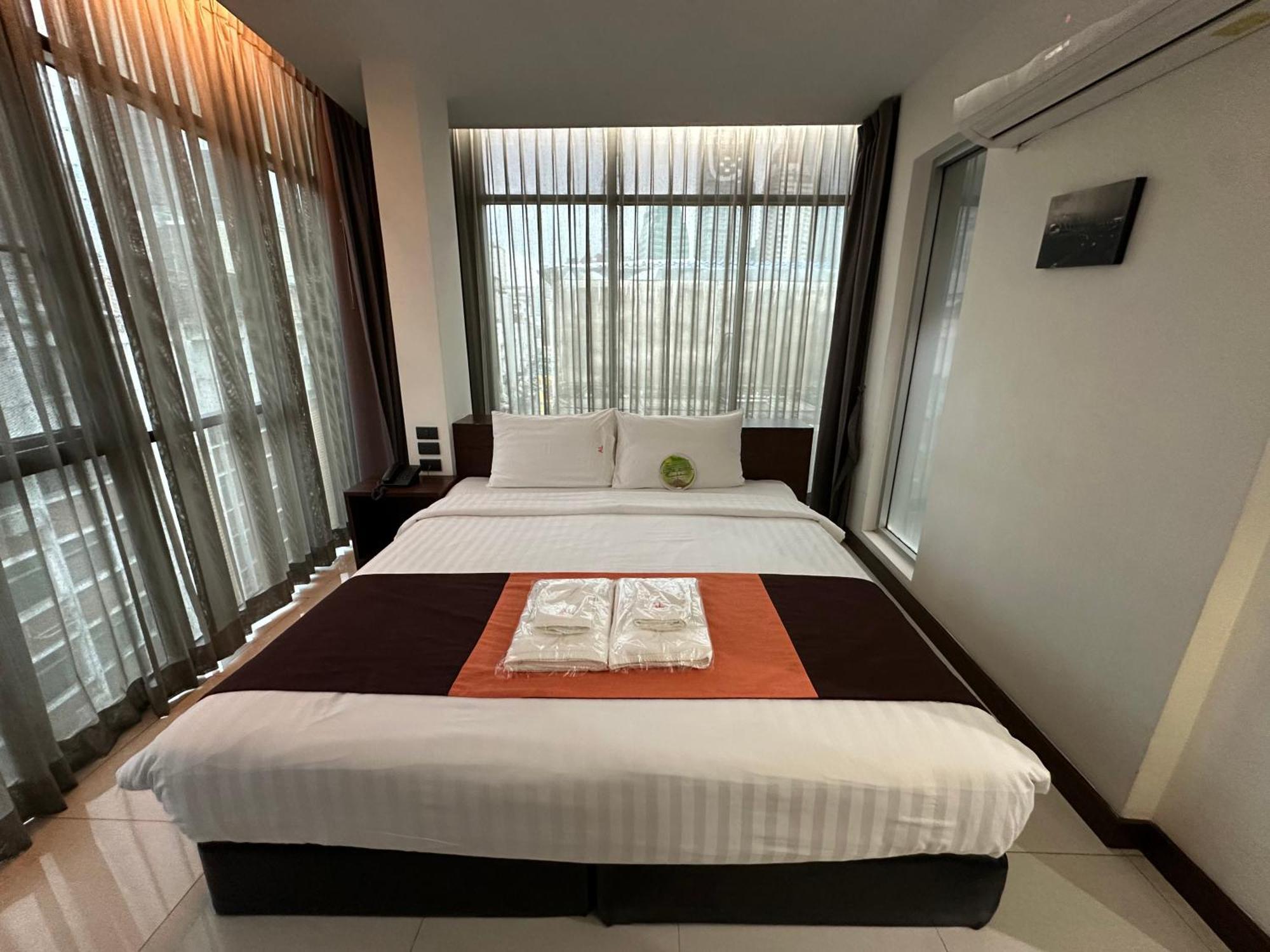 Collection O The Bangkok Airport Link Suite Esterno foto